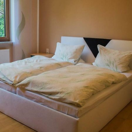 Zum Ehranger Wald 2A Appartement Trier Buitenkant foto