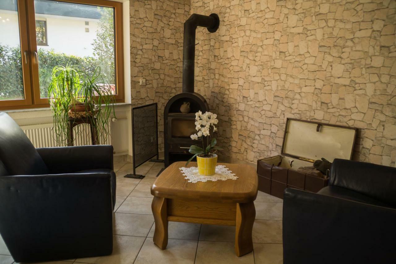 Zum Ehranger Wald 2A Appartement Trier Buitenkant foto